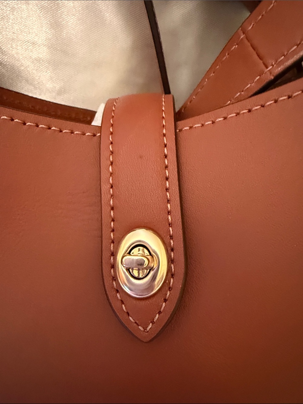 🤎Coach NEW Honey Brown Leather Hadley TurnLock Mini Crossbody with Gold Hardware - Picture 6 of 8